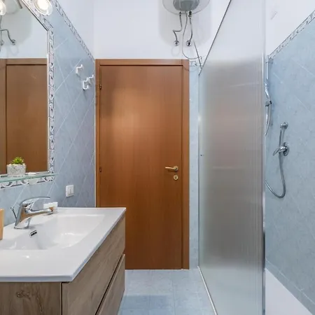 Prázdninový dům Indipendente A 5 Minuti Dal Mare E Centro Paese- Privacy E Spendida Veranda