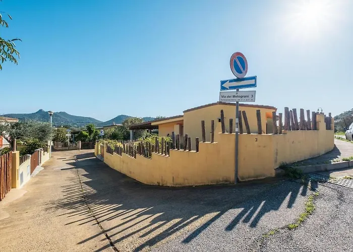 Ferienhaus In A 5 Minuti Dal Mare E Centro Paese- Privacy E Relax Oasi dei Due Mari